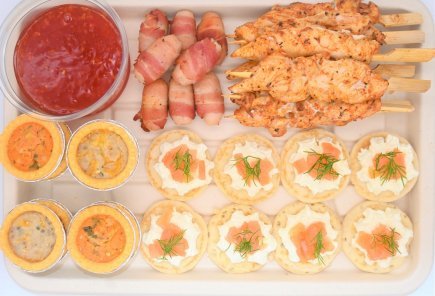 Festive Meat Canape Platter - Up to 8 People - Approx £3.50 Per Person  (32 Pieces)